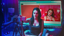 Cam 评论：Netflix 的 Cam Girl 恐怖电影既聪明又可怕